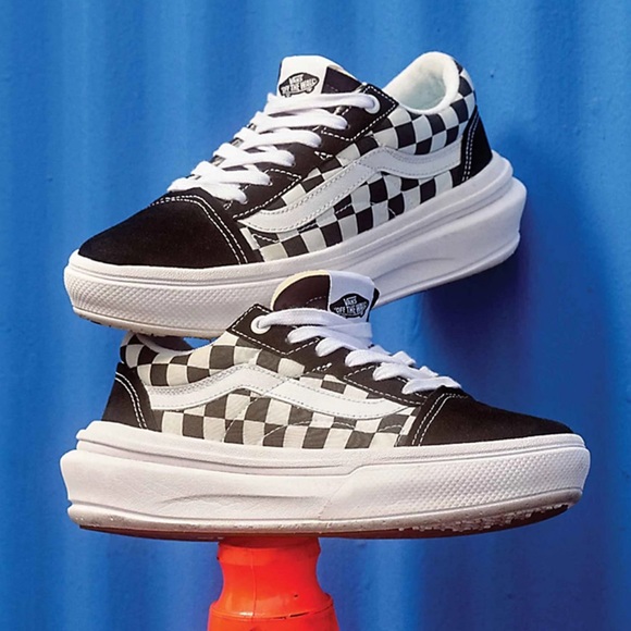 Vans Men’s Old Skool Over
Checkerboard Black/Checker
VN0A7Q5E95Y
Sneakers - Picture 3 of 16
